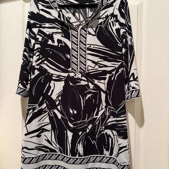 BCBGMaxAzria | Patterned Tunic Shift Dress | Black/White | Size M - Picture 6 of 12
